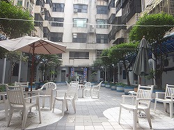 hotel-courtyard