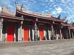 中正紀念堂の衛兵交代式、行天宮、故宮博物院を見学