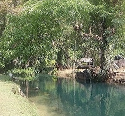 人気観光スポット ブルーラグーンとポーカム洞窟に行く