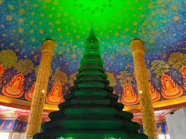 ワットパークナム寺院の行き方！大仏と緑ガラスの仏舎利塔が凄い！