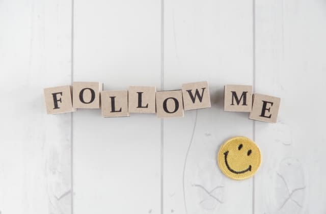 follow meの意味は?SNSや英会話で使うフォロー関連フレーズをまとめて紹介