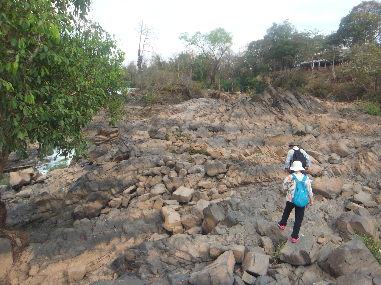 khonephaphengfalls-parking
